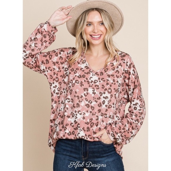 LAST 2! V Neck Puff Sleeve Leopard Top! - Picture 1 of 7